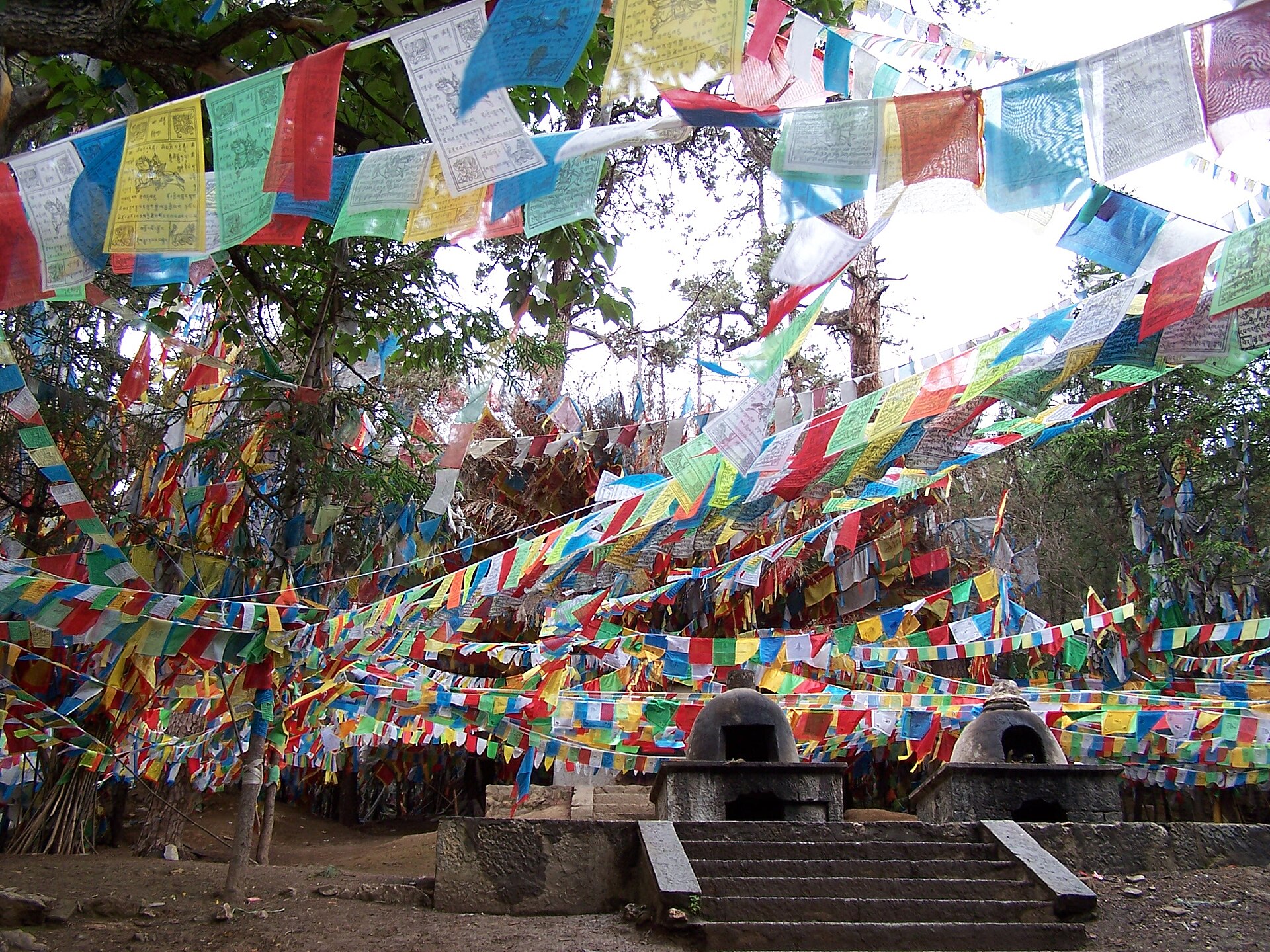 Yunnan prayer flags